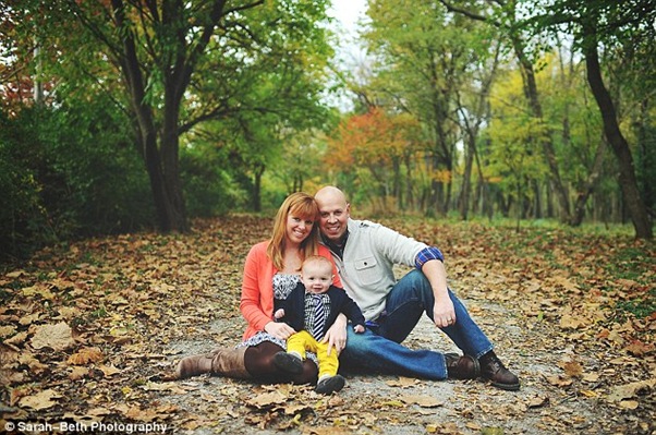 Sergeant Jim Vester seen here with his wife Jamie and their son, Gavin. He was shot dead in Indianapolis when he went to buy an i-pad from a stranger.