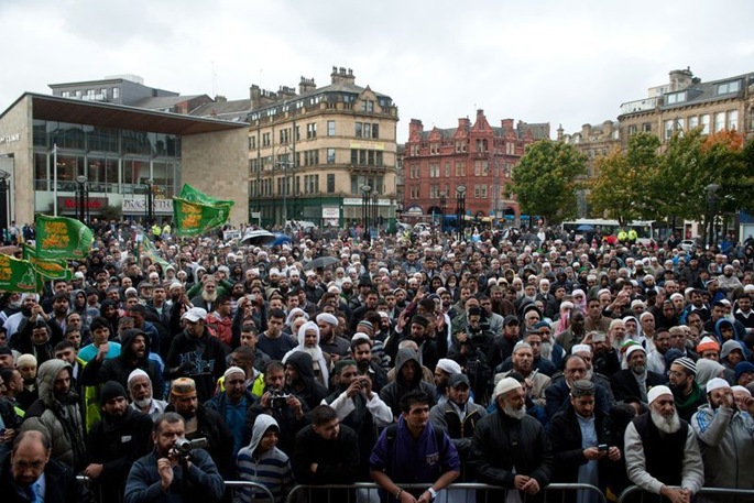 1348860159-protest-in-bradford-against-antiislam-film-the-innocence-of-muslims_1484900