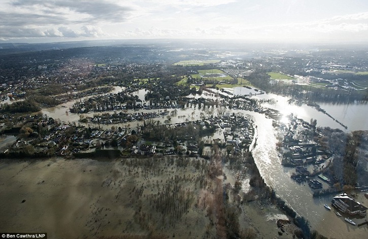 Aerial view showing flooding covering Shepperton, Surrey. The Thames has hit record levels causing extensive flooding to parts of the South-East