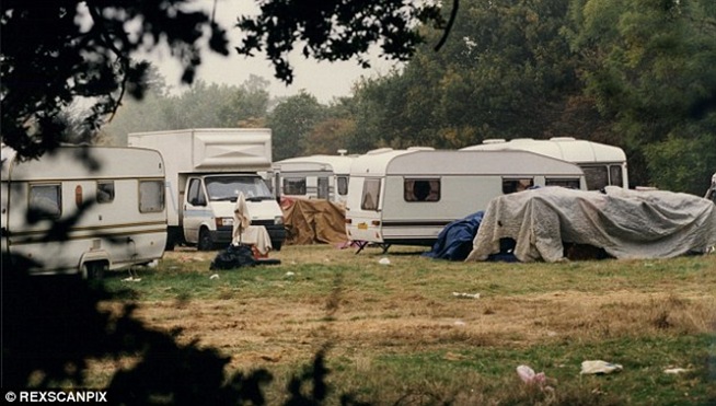 A Roma gypsy camp just outside Naples was attacked after a young Italian girl claimed that she had been attacked by two members of the community