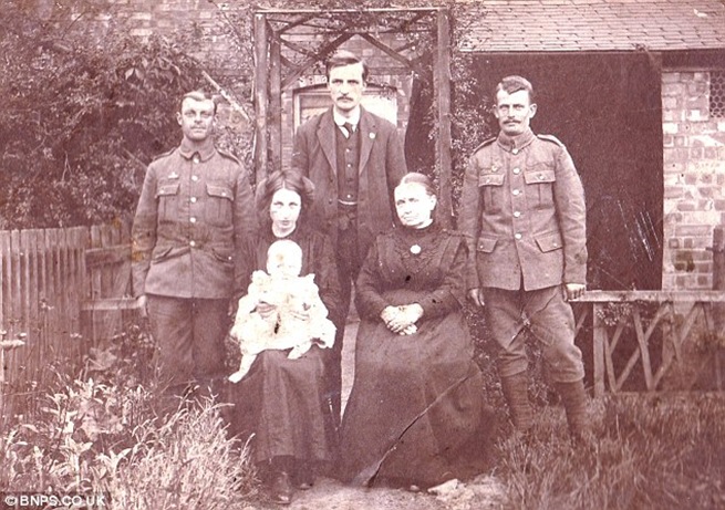 Photograph taken on the same occasion as the one returned by the German soldier.