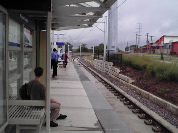 Richmond_Heights_Metrolink_station,_looking_north