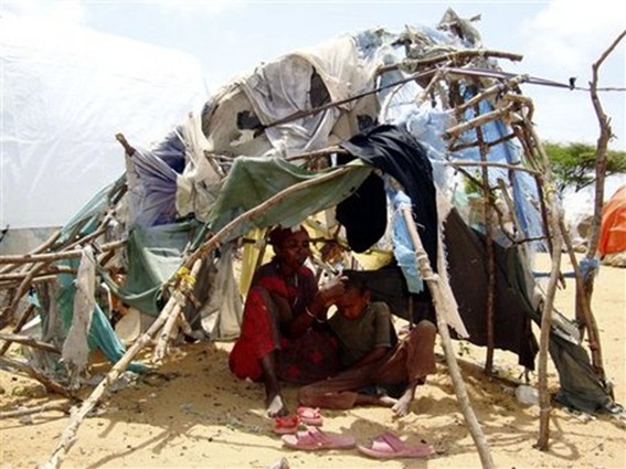 large_somali-refugees-080809