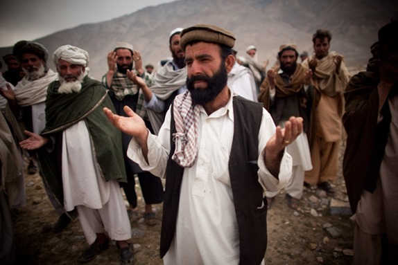 Pashtun Tribesmen Children Living Outskirts m-Toroy29DFl