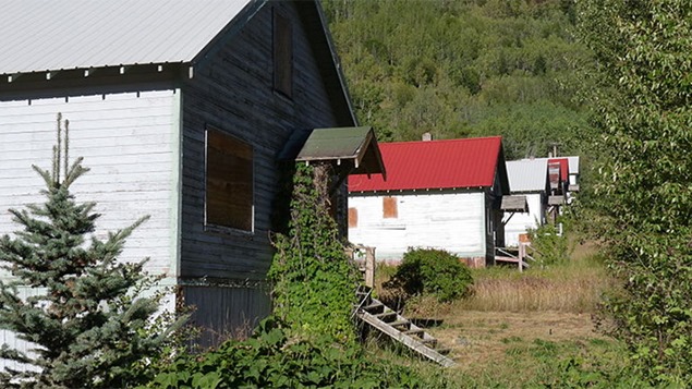 canada-ghost-town-sale.si