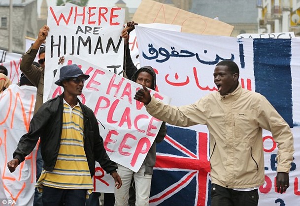 1410805862125_wps_22_Migrants_protesting_in_Ca