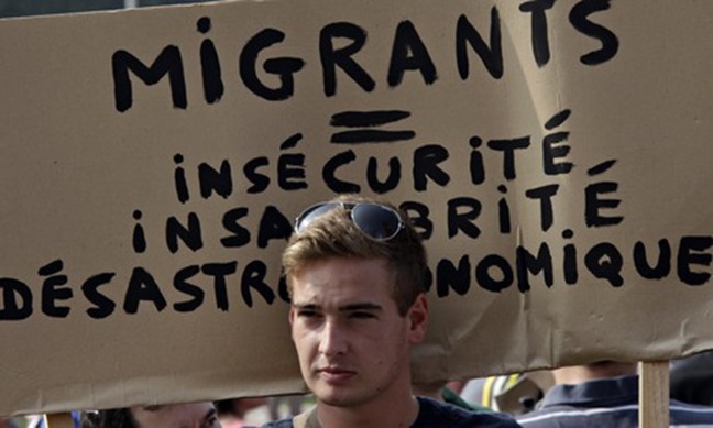 A-protester-in-Calais-wit-011