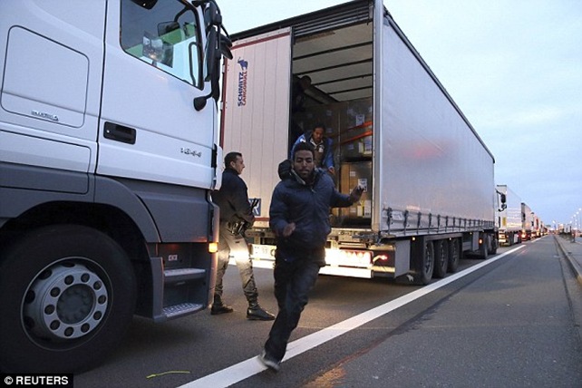 1414082601267_wps_33_French_riot_policemen_for