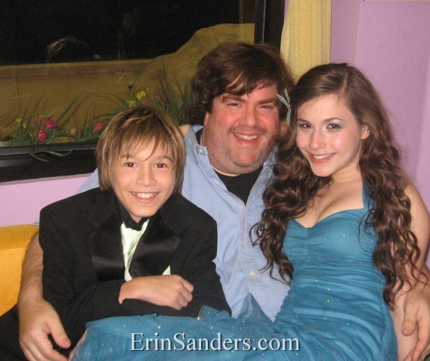 Dan "Hymen Ban" Schneider, foot-fetishist and Nickelodeon producer (no, those are not his own kids, they are someone elses)