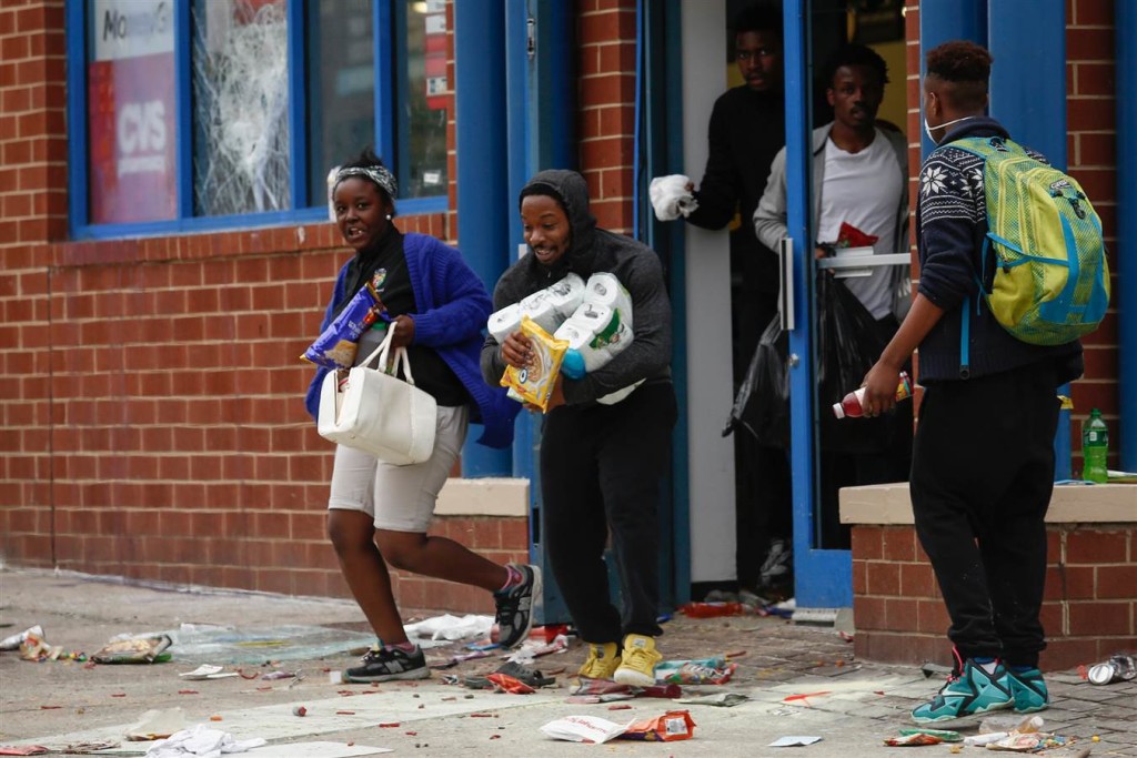 ss-150427-baltimore-protests-06.nbcnews-ux-1360-900