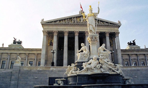 1200px-Vienna_Parlament_2005