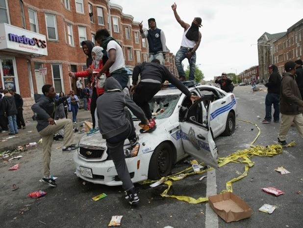 baltimore-riot-police-car-AFP-640x480_thumb.jpg