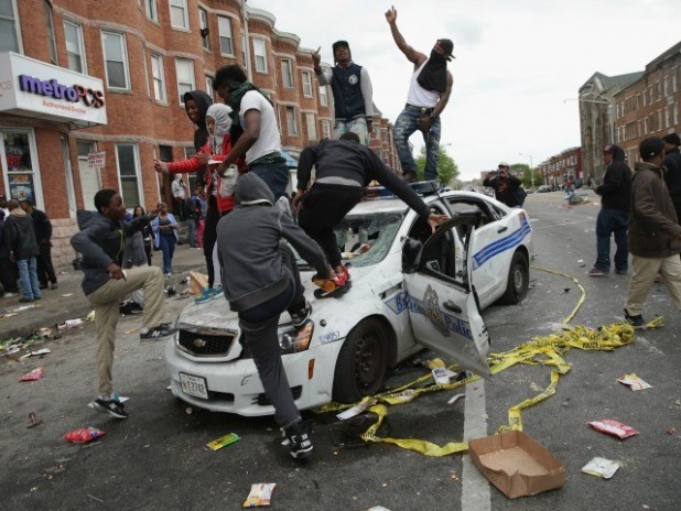 baltimore-riot-police-car-AFP-640x480