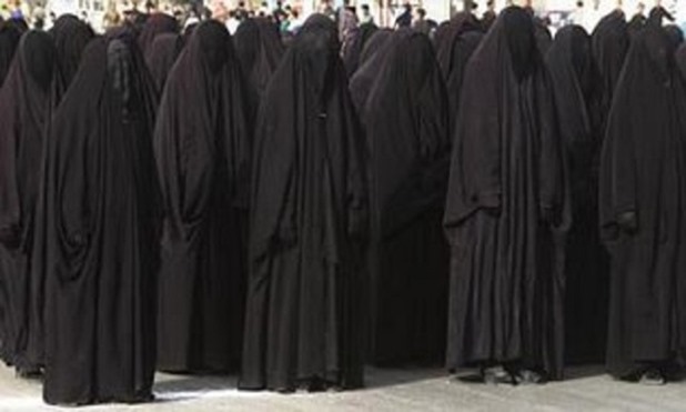 muslim-women-in-burqas-3_thumb