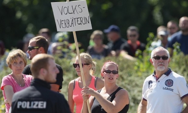 Protesters don’t like Merkel–“Volks-Verraterin” means “betrayer of her people”