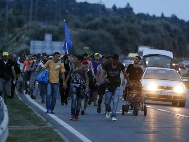 migrants-walk-out-of-Hungary-ap-640x480