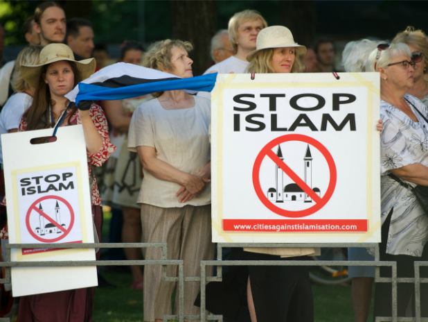 Latvians protest arrival of Moslem "refugees"