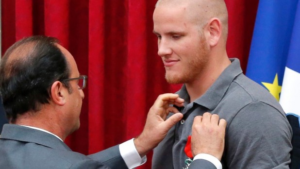 Spencer Stone receives medal from France for stopping terrorist attack