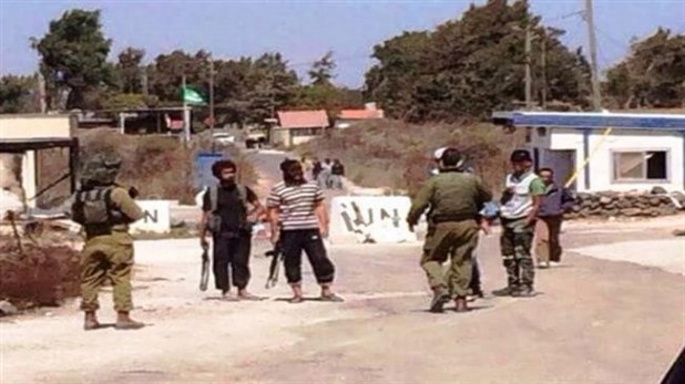 A recently photo allegedly from the Golan Heights, apparently  depicting IDF soldiers conversing with Jabhat al Nusra terrorists.