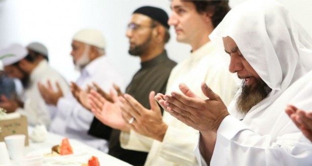 Justin the Muslim praying to Allah for Islamist votes