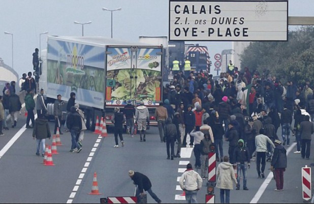 Calais-Storming-Trucks