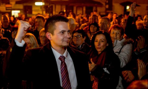 Mayor Janiczak is welcomed by the crowd in Ózd town hall, November 6, 2015.