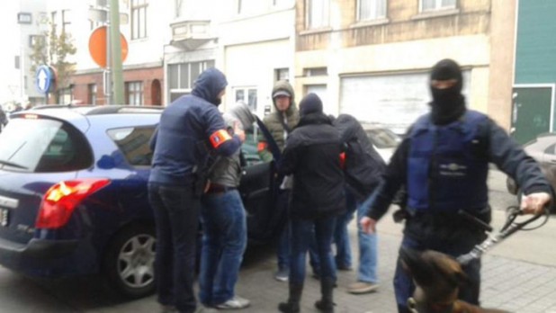 Police in Molenbeek raid “Belgians,” according to the race deniers.