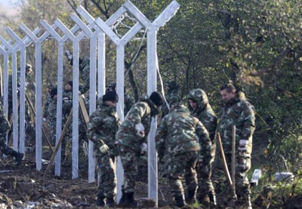 Macedonia-border-fence