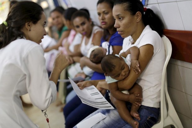 Mothers with their children, who have microcephaly, await medical care at the Hospital Oswaldo Cruz, in Recife, Brazil, January 26, 2016. REUTERS/Ueslei Marcelino