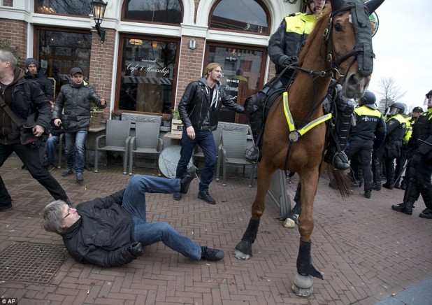 30EFEA0D00000578-3435093-Mounted_Dutch_riot_police_disperse_demonstrators_during_the_PEGI-a-3_1454797208776