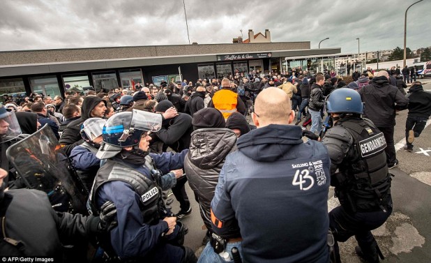 30F1413200000578-3435093-The_Calais_march_brought_some_about_20_arrests_local_authorities-a-19_1454797210563
