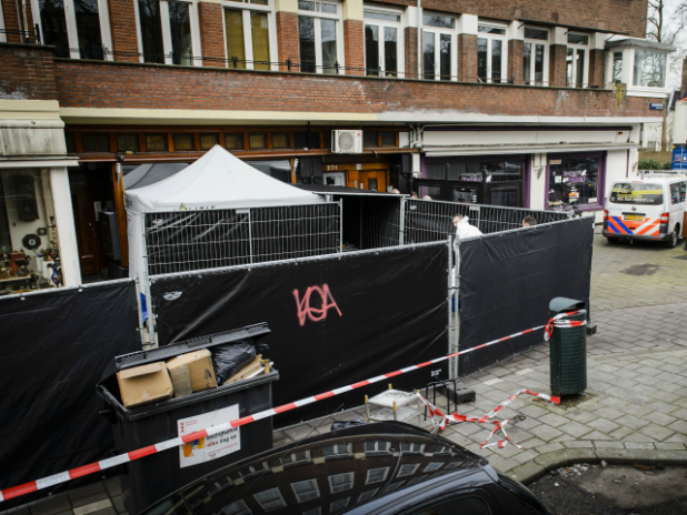 Forensic-police-investigate-the-scene-at-the-Amstelveenseweg-in-Amsterdam-where-a-human-head-has-been-found-Getty-640x480