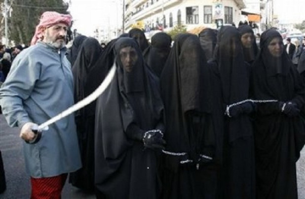 chained-muslim-women