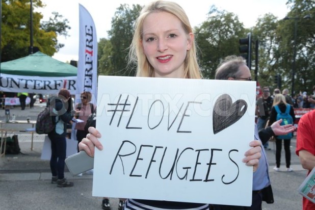 1442083577-thousands-march-through-central-london-for-refugees-welcome-here_8528446