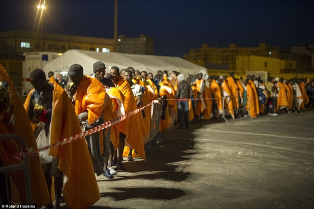 332B78D800000578-3539484-Waiting_Queues_of_new_arrivals_waiting_to_be_processed_snaked_ar-a-53_1460636876430