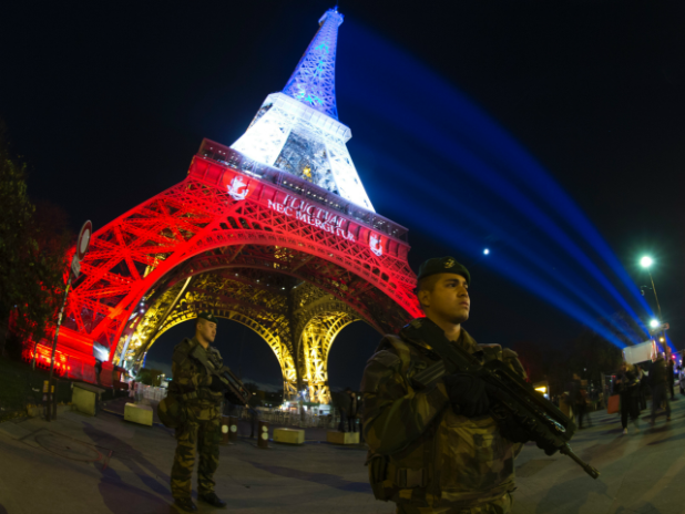 A-French-soldier-enforcing-the-Vigipirate-plan-Frances-national-security-alert-system-Getty-640x480