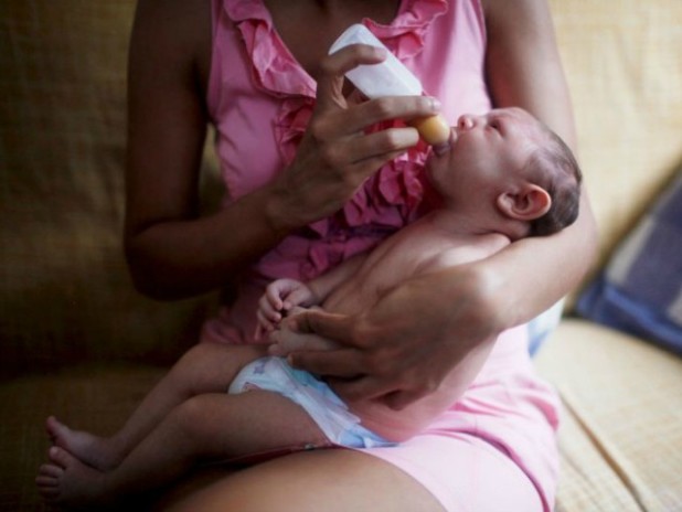 brazil-woman-feeds-baby-with-microcephaly-zika-virus-Getty-640x480