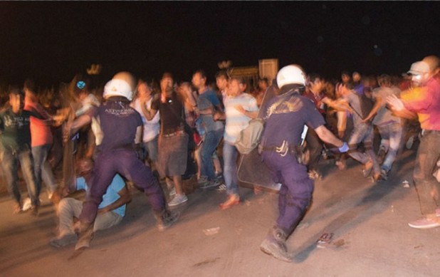 greek-police-invader-riot-1