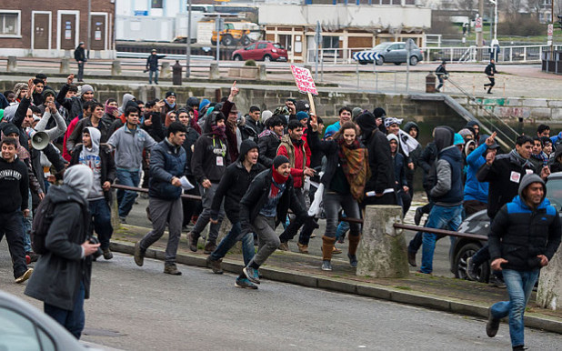 Calais_migrants_st_3557389b