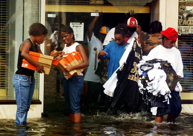 08/30/05 Matt Rourke/AMERICAN-STATESMAN Looters carry off goods from stores along Canal St. in New Orleans, Louisiana in the aftermath of Hurricane Katrina on Tuesday August 30, 2005.