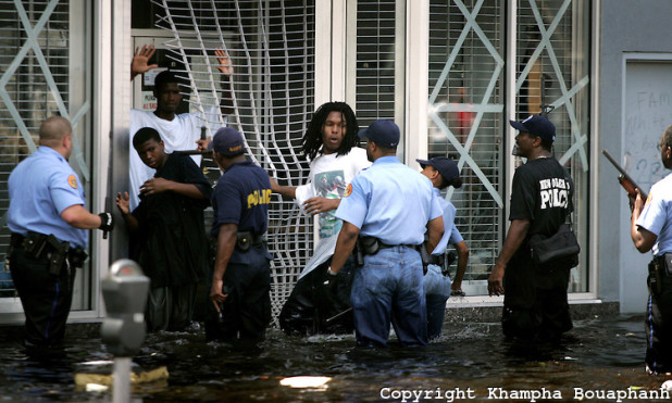 New Orleans police flush out looters on Canal Street on Tuesday, August 30, 2005.  (Fort Worth Star-Telegram/Khampha Bouaphanh)