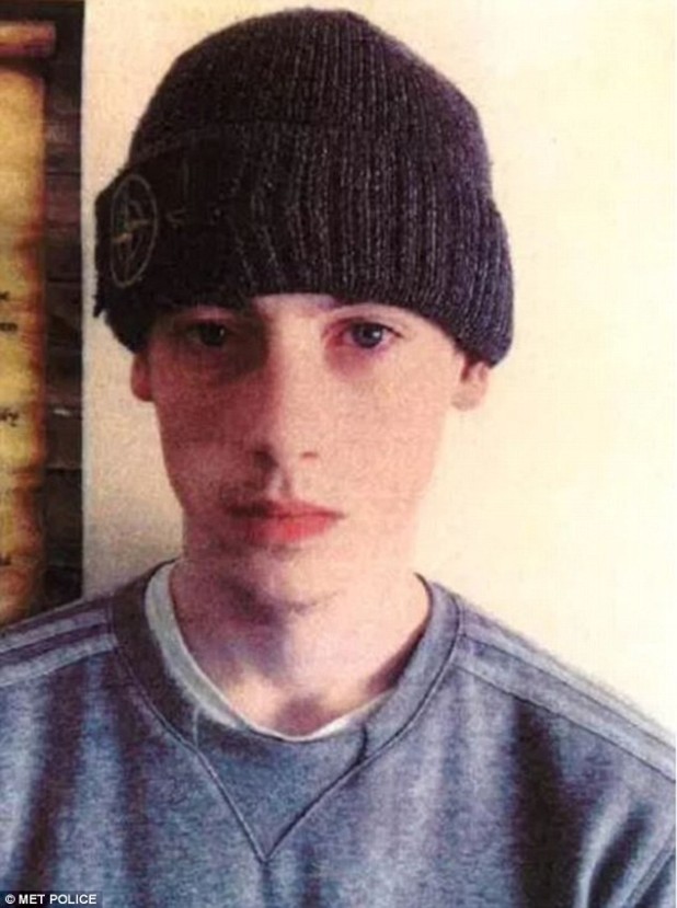 374E140500000578-3743306-A_man_who_was_stabbed_to_death_after_running_for_his_life_down_a-a-97_1471382595163
