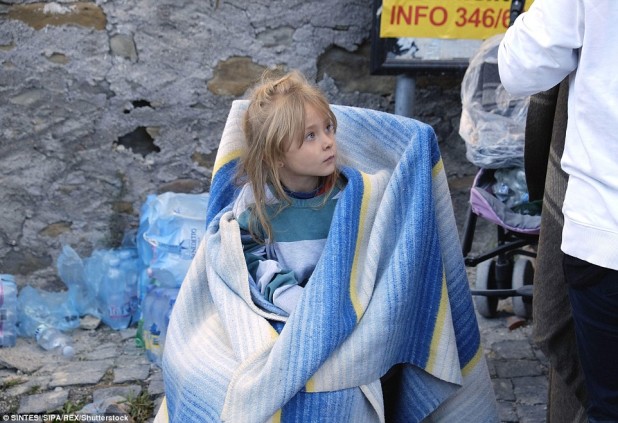 378AF26D00000578-3755722-Frightened_Many_children_were_caught_up_in_the_quake_in_the_town-a-4_1472051614407