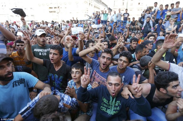 2BDECCD800000578-3218327-Anger_Migrants_also_travel_to_Germany_from_Budapest_Hungary_wher-a-24_1441178092747