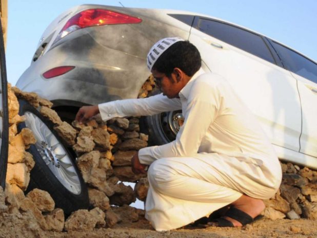 saudi-arabia-mounting-stones-on-cars-tahjir-stoning