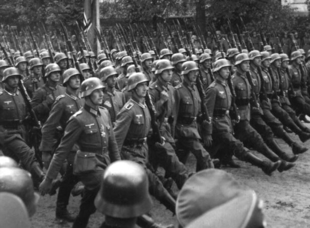 nazi-soldiers-warsaw