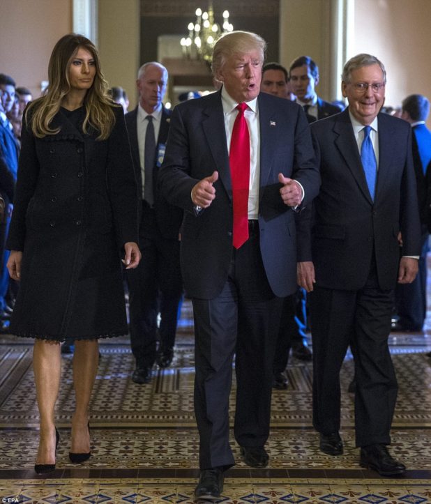 3a3eff5100000578-3925486-going_great_donald_gave_two_thumbs_up_after_a_meeting_in_the_maj-a-15_1478827848532