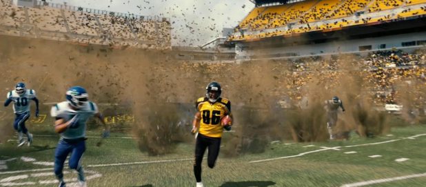 collapsing-football-filed-the-dark-knight-tdkr-pic02