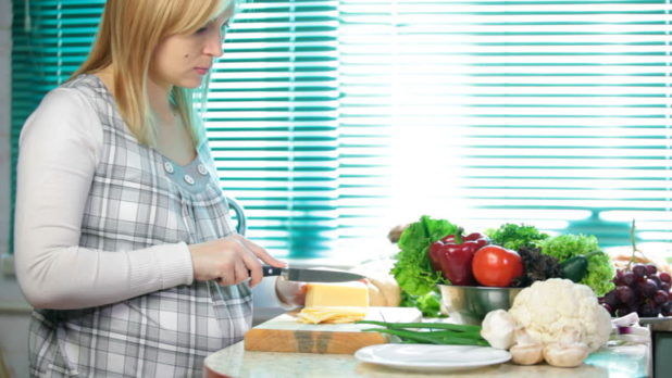 pregnant-kitchen