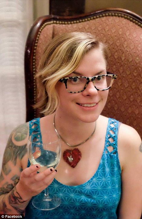 3afd24bd00000578-3996676-musician_amanda_allen_above_is_thought_to_be_missing_as_people_h-a-7_1480785638619